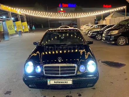 Mercedes-Benz E 230 1996 года за 2 250 000 тг. в Тараз – фото 2