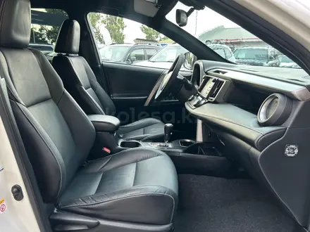 Toyota RAV4 Luxe 2017 года за 11 390 000 тг. в Алматы – фото 18