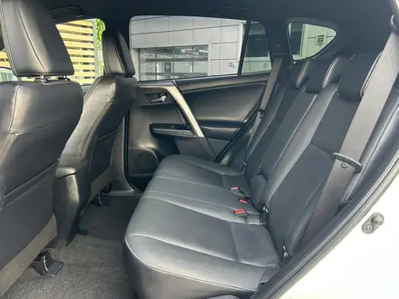 Toyota RAV4 Luxe 2017 года за 11 390 000 тг. в Алматы – фото 16