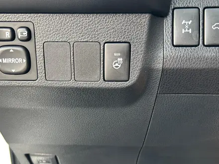 Toyota RAV4 Luxe 2017 года за 11 390 000 тг. в Алматы – фото 23