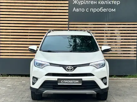 Toyota RAV4 Luxe 2017 года за 11 390 000 тг. в Алматы – фото 2