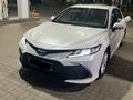 Toyota Camry 2021 годаfor15 000 000 тг. в Актобе – фото 4