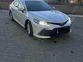 Toyota Camry 2021 года за 16 500 000 тг. в Актобе – фото 2