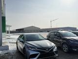 Toyota Camry 2018 года за 11 500 000 тг. в Атырау