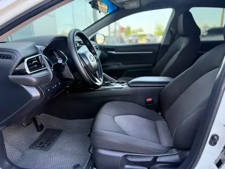 Toyota Camry Elegance 2018 года за 11 000 000 тг. в Шымкент – фото 12