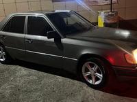 Mercedes-Benz E 230 1990 года за 1 300 000 тг. в Алматы