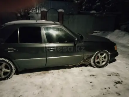 Mercedes-Benz E 230 1990 года за 900 000 тг. в Алматы – фото 3