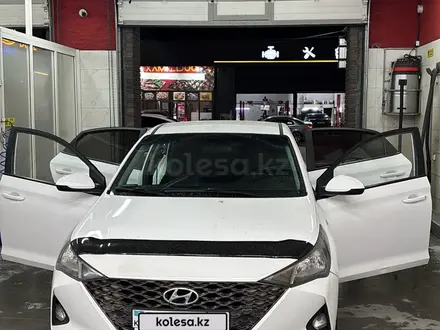 Hyundai Accent 2022 года за 6 600 000 тг. в Алматы – фото 2