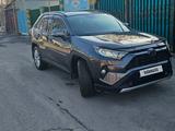 Toyota RAV4 2020 года за 16 250 000 тг. в Алматы – фото 2