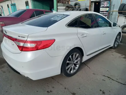 Hyundai Grandeur 2015 года за 9 300 000 тг. в Тараз – фото 4