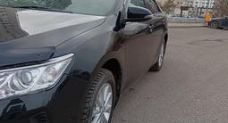 Toyota Camry 2016 года за 12 200 000 тг. в Астана – фото 2