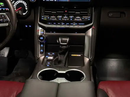 Toyota Land Cruiser 2022 года за 49 000 000 тг. в Алматы – фото 16