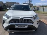 Toyota RAV4 2021 года за 15 300 000 тг. в Шахтинск