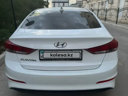 Hyundai Elantra 2018 года за 6 500 000 тг. в Актау – фото 2