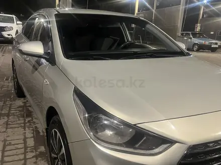 Hyundai Solaris 2018 года за 5 200 000 тг. в Караганда – фото 10