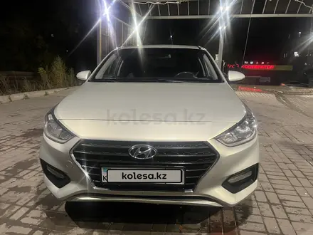 Hyundai Solaris 2018 года за 5 200 000 тг. в Караганда – фото 13