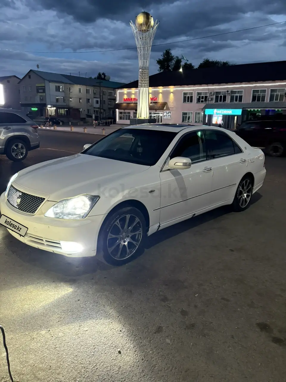 Toyota Crown, 2004