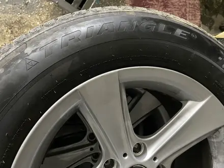 Комплект дисков с резиной R17 BMW за 250 000 тг. в Талдыкорган – фото 4