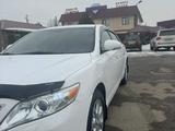 Toyota Camry 2010 годаfor7 650 000 тг. в Алматы – фото 2