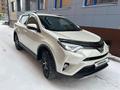 Toyota RAV4 2018 года за 13 000 000 тг. в Астана – фото 27