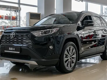 Toyota RAV4 Prestige 2025 года за 21 390 000 тг. в Караганда