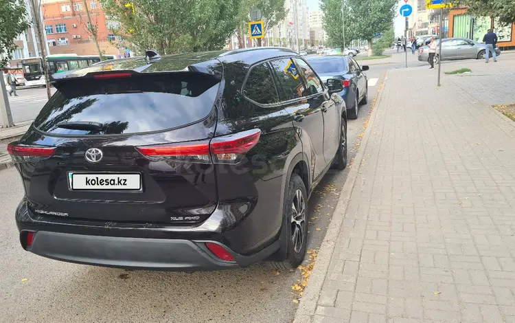 Toyota Highlander 2021 года за 19 000 000 тг. в Астана