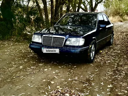 Mercedes-Benz E 220 1994 года за 2 000 000 тг. в Кызылорда