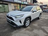 Toyota RAV4 2020 года за 12 900 000 тг. в Алматы – фото 2
