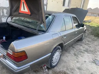 Mercedes-Benz E 230