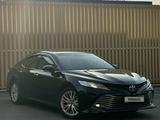 Toyota Camry 2018 года за 13 700 000 тг. в Алматы – фото 2