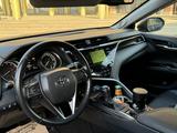 Toyota Camry 2018 года за 13 700 000 тг. в Алматы – фото 4