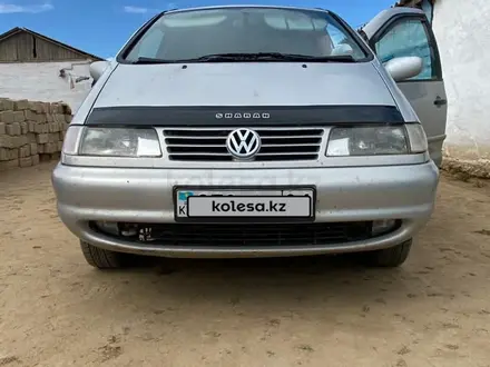 Volkswagen Sharan 1996 годаүшін3 500 000 тг. в Актобе – фото 24