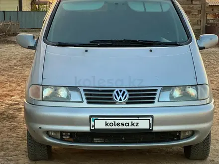 Volkswagen Sharan 1996 годаүшін3 500 000 тг. в Актобе – фото 43