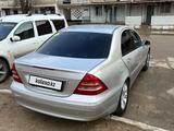 Mercedes-Benz C 200 2000 года за 2 500 000 тг. в Жанаозен – фото 4