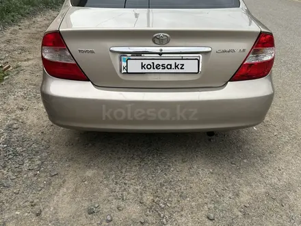 Toyota Camry 2004 года за 5 000 000 тг. в Атырау – фото 2