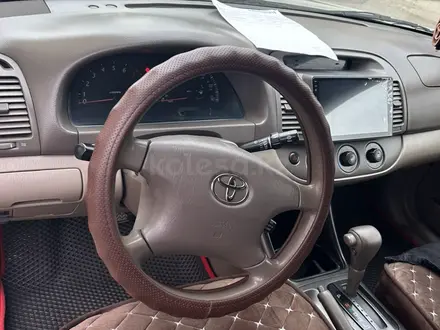 Toyota Camry 2004 года за 5 000 000 тг. в Атырау – фото 6