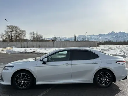 Toyota Camry 2021 года за 20 000 000 тг. в Алматы – фото 2