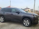 Toyota RAV4 2022 годаfor15 200 000 тг. в Атырау – фото 2