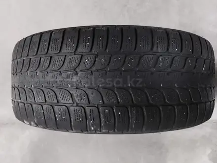 1 зимняя шина Bridgestone 235/55/18 за 19 990 тг. в Астана