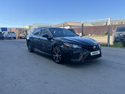 Toyota Camry 2018 года за 10 500 000 тг. в Астана – фото 2