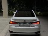 Lexus ES 250 2022 года за 21 800 000 тг. в Шымкент – фото 4
