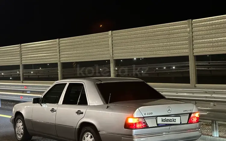Mercedes-Benz E 220 1993 года за 2 000 000 тг. в Туркестан