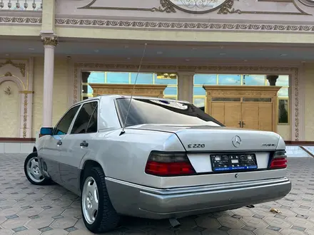 Mercedes-Benz E 220 1993 года за 2 000 000 тг. в Туркестан – фото 12