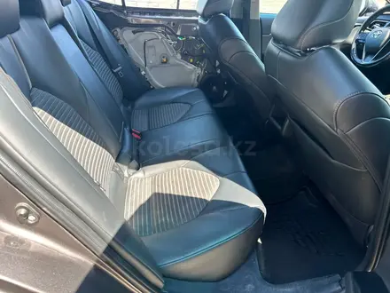 Toyota Camry 2020 года за 9 568 000 тг. в Алматы – фото 11