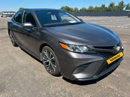 Toyota Camry 2020 года за 9 568 000 тг. в Алматы – фото 3