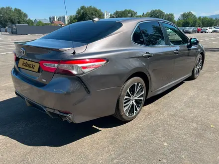 Toyota Camry 2020 года за 9 568 000 тг. в Алматы – фото 4
