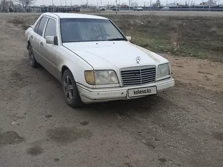 Mercedes-Benz E 220 1993 года за 1 100 000 тг. в Павлодар