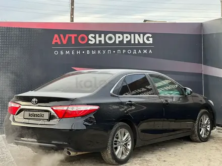 Toyota Camry 2016 года за 8 890 000 тг. в Актобе – фото 4