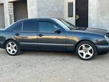 Mercedes-Benz E 200 1998 годаүшін2 700 000 тг. в Актау – фото 3