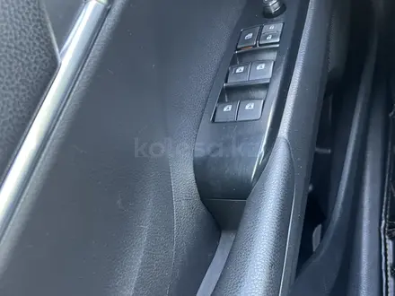 Toyota Camry 2018 года за 10 800 000 тг. в Алматы – фото 6